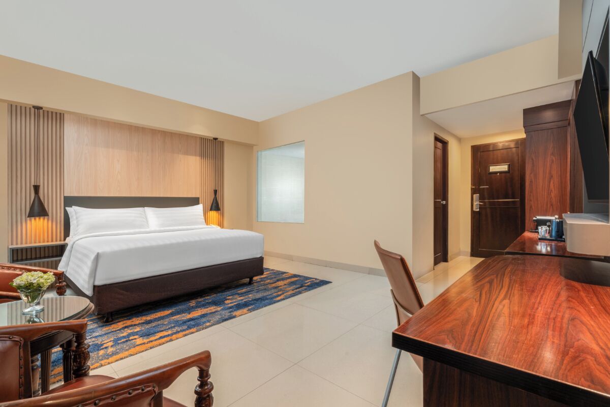 Premium bedding, in-room safe, desk, free WiFi