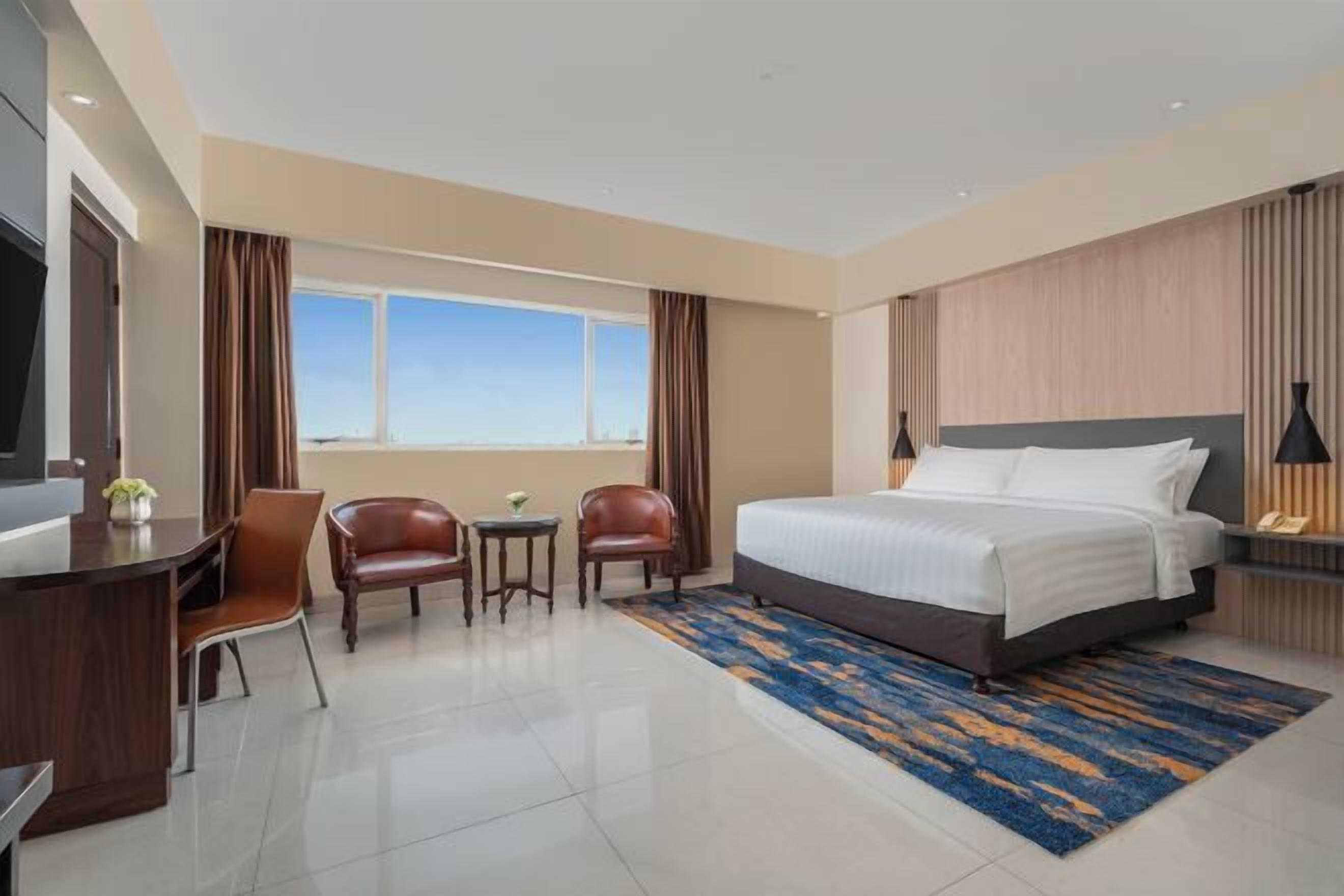 Sengetøy av topp kvalitet, safe på rommet og skrivebord