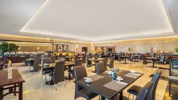 Frokost, lunsj og middag serveres, internasjonale retter