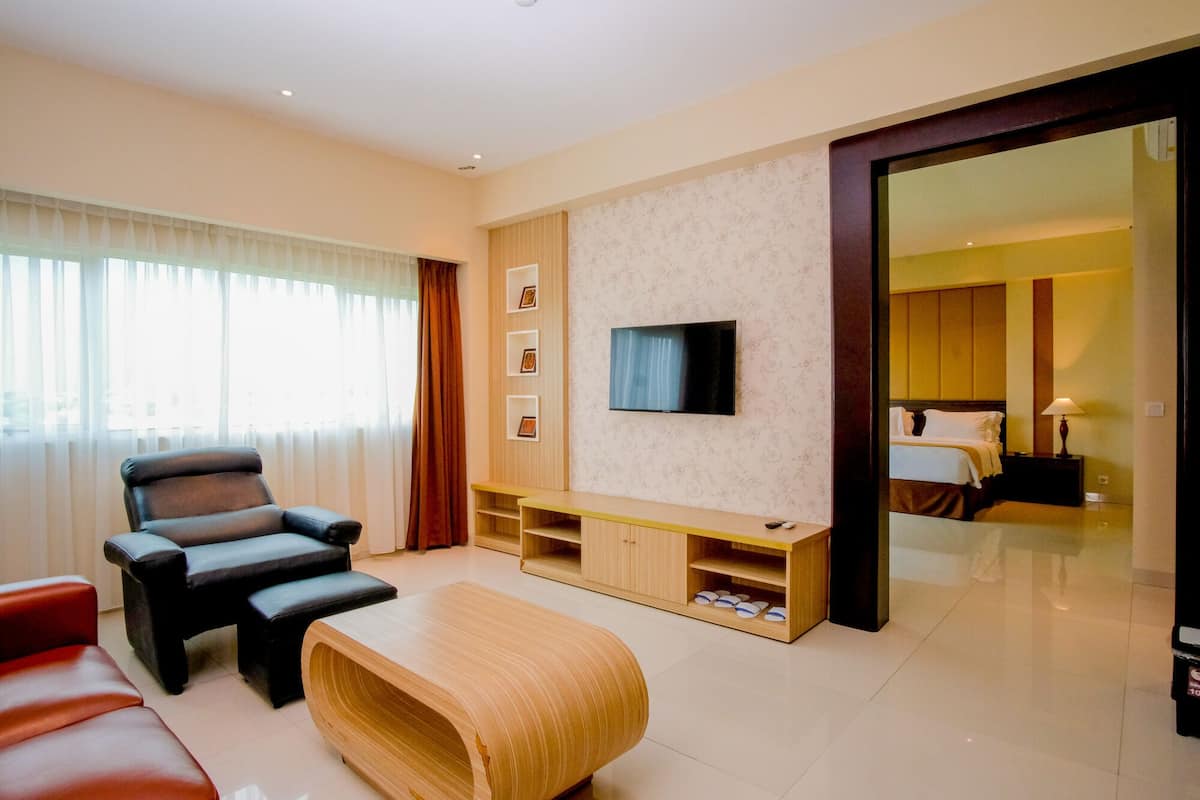 Suite Room | 고급 침구, 객실 내 금고, 책상, 무료 WiFi