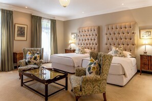 Minibar, safe på rommet, skrivebord og wi-fi (inkludert)