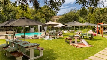 2 outdoor pools