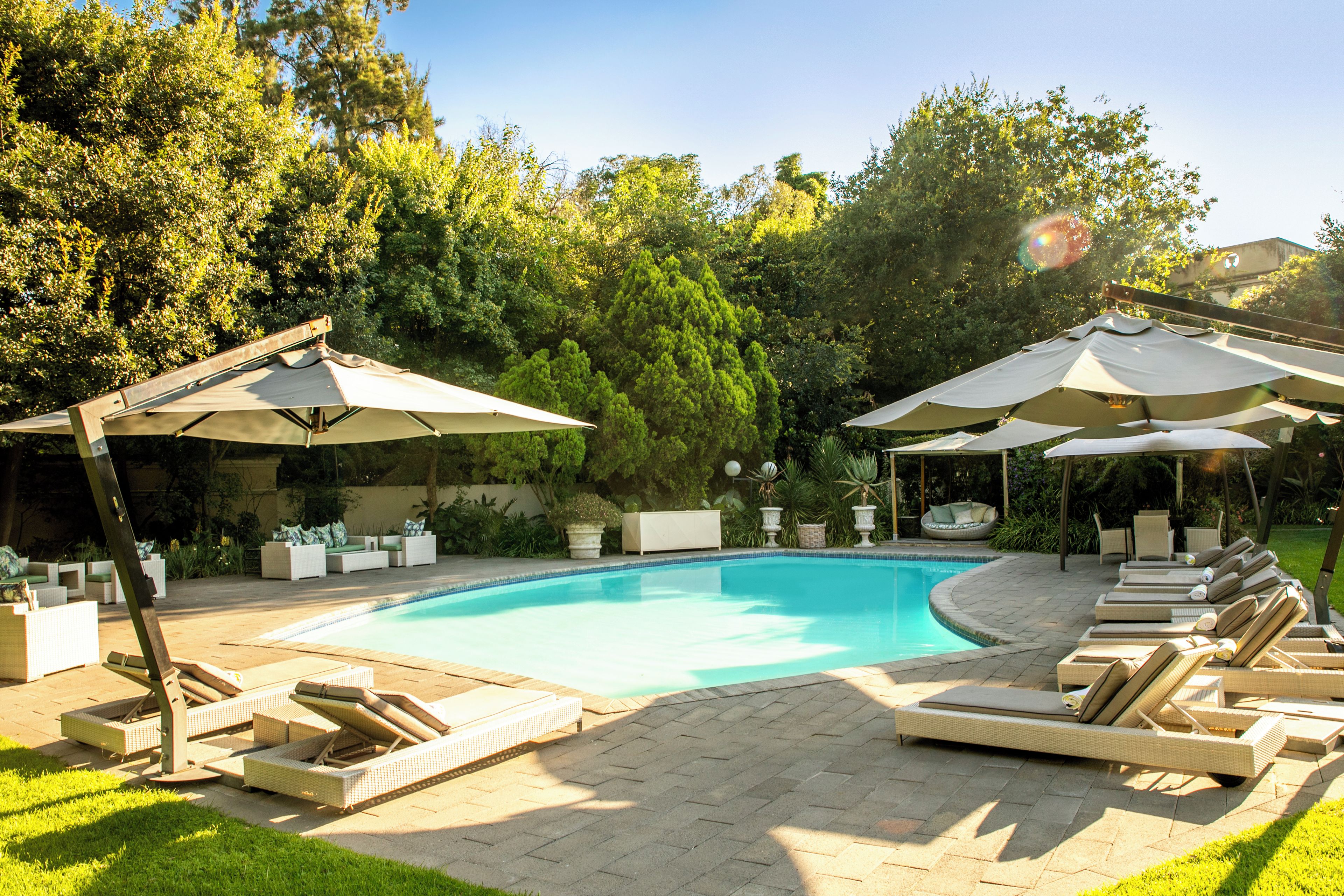 2 outdoor pools