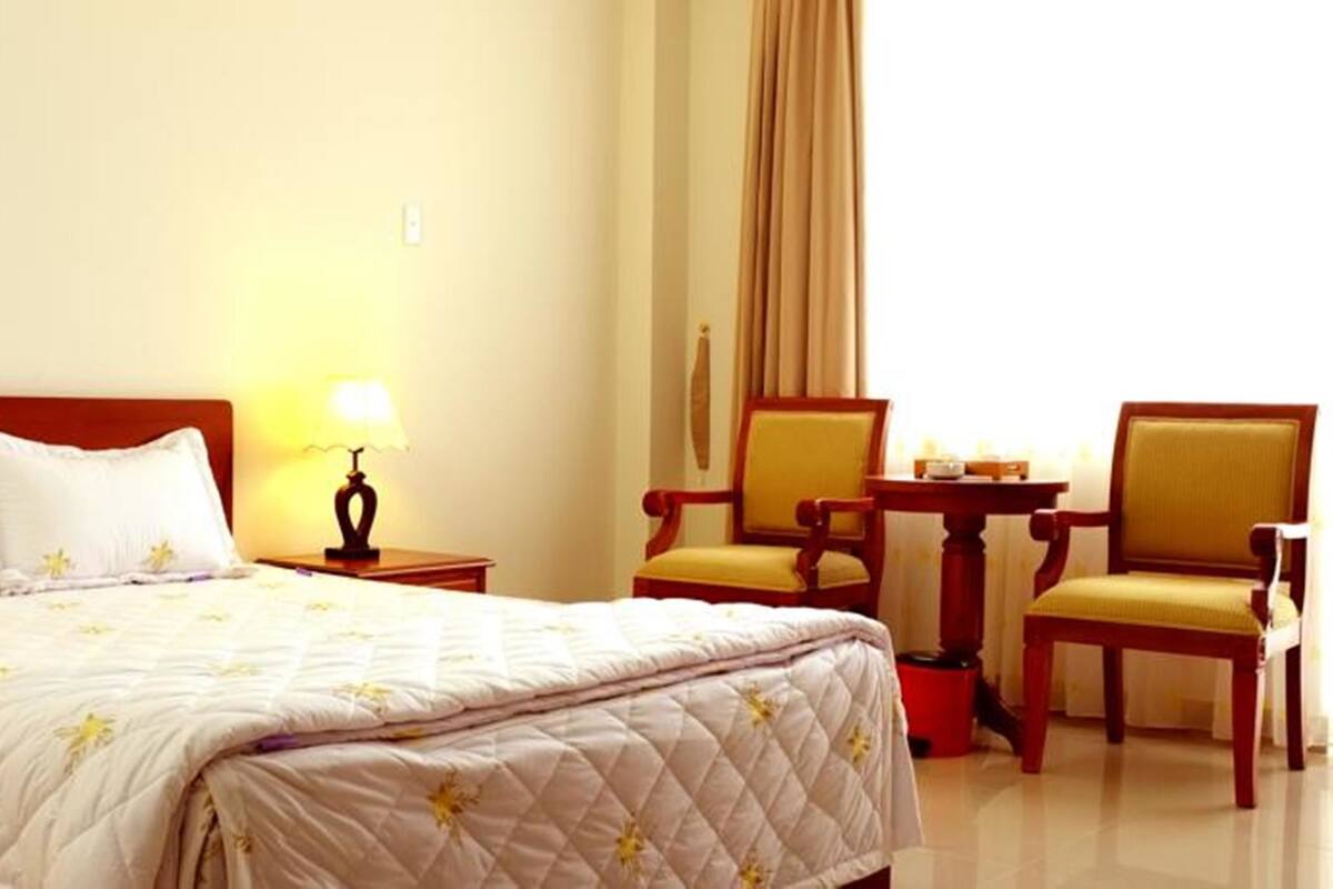Quarto luxo | Frigobar, cofres nos quartos, escrivaninha, quartos à prova de som