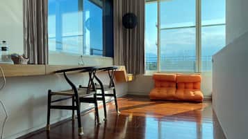 Deluxe Double Room, River View (No.1) | Individually decorated, individually furnished, blackout drapes