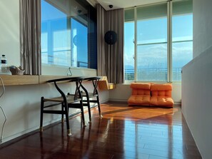 Deluxe Double Room, River View (No.1) | Individually decorated, individually furnished, blackout drapes - Ashore 196 (Dongshan)