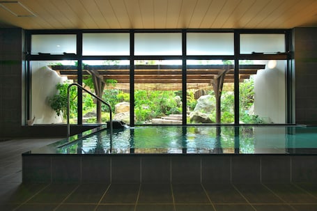 Baño termal público. The Kanazawa Sainoniwa Hotel