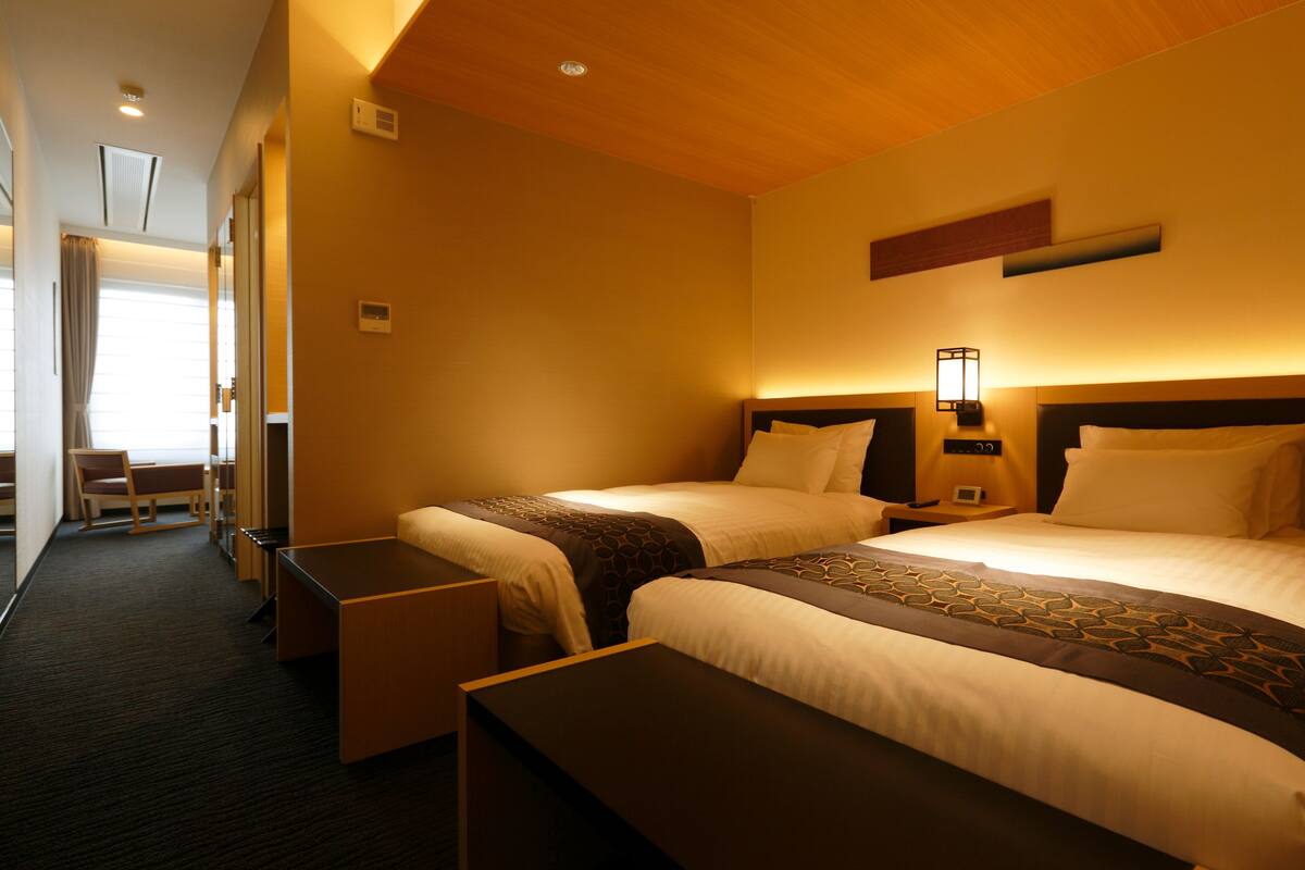 standard twin room, non smoking (japanese western-style) (32sqm) | 1 bedroom, in-room safe, desk, free wifi