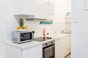 Standard Apartment, 2 Bedrooms | Private kitchen