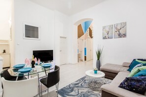 Standard-Apartment, 2 Schlafzimmer | Wohnzimmer