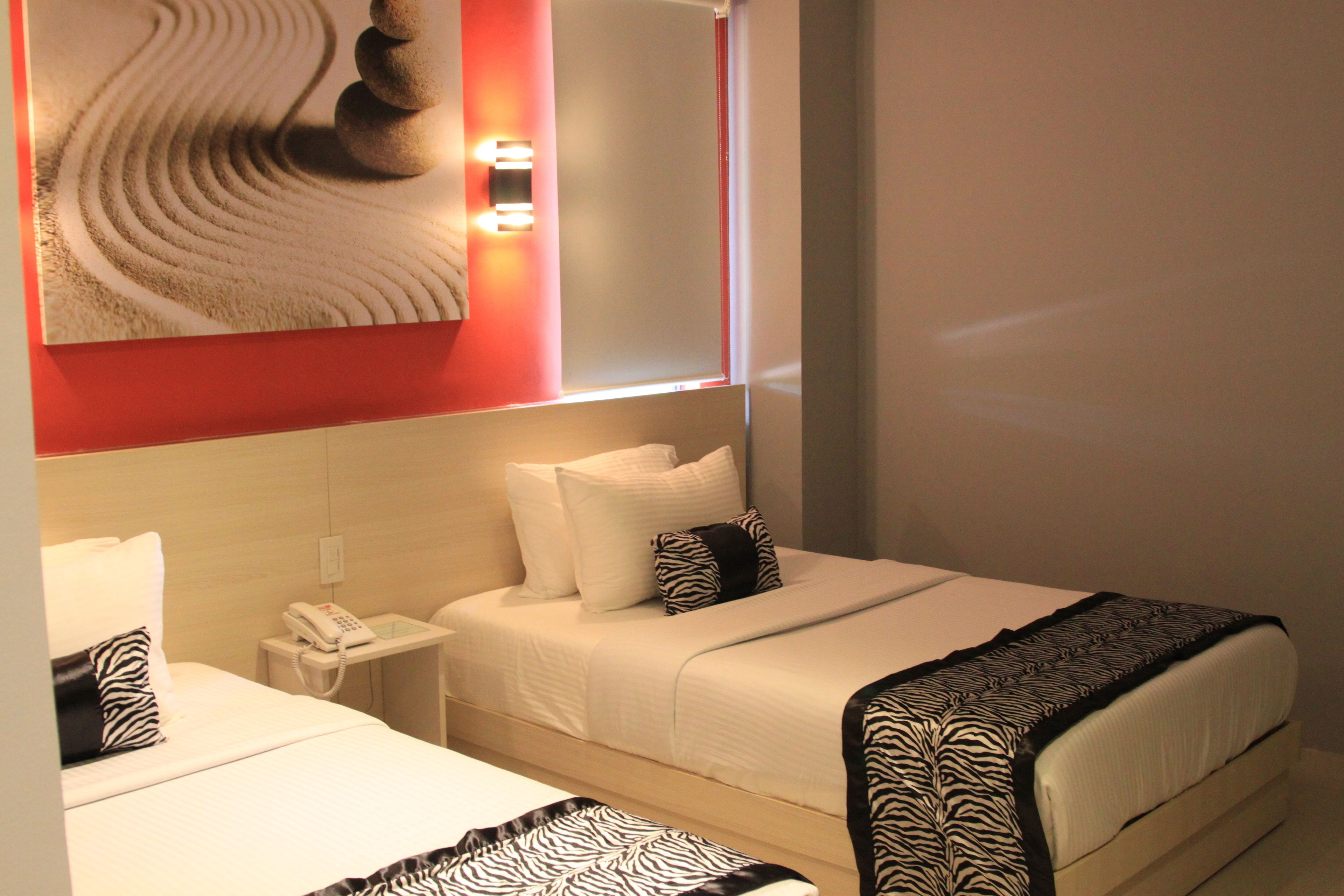 executive matrimonial | in-room safe, desk, bed sheets