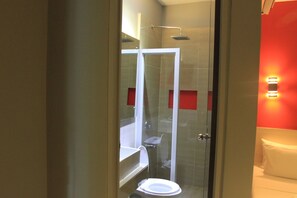 淋浴设施、免费洗浴用品、坐浴桶、毛巾