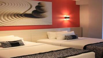 Zimmersafe, Schreibtisch, Bettwäsche