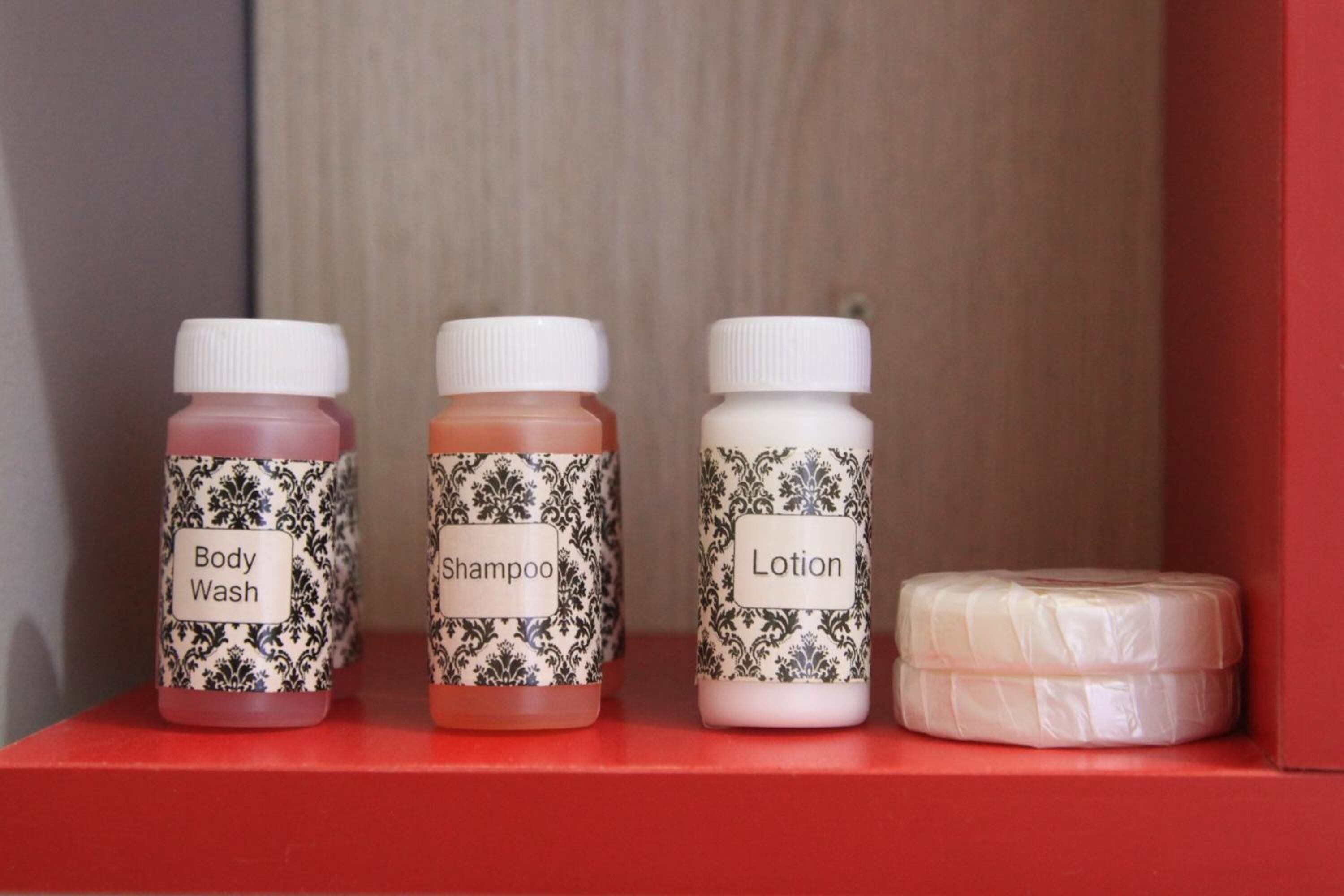 shower, free toiletries, bidet, towels