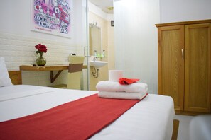Quarto casal standard | Frigobar, cofres nos quartos, escrivaninha, quartos à prova de som