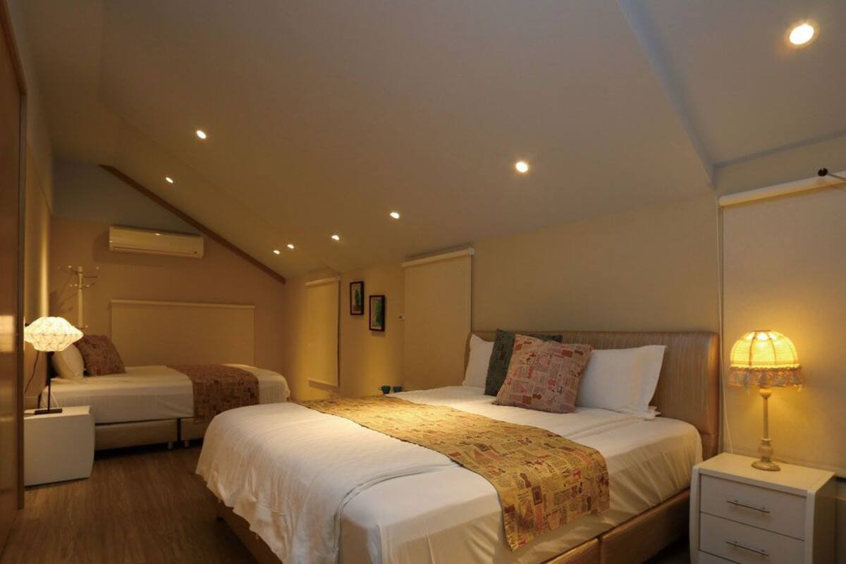 Luxury Quadruple Room | Cots/infant beds, rollaway beds, free WiFi