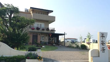 Entrée de l’hébergement