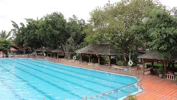 Outdoor pool, pool loungers