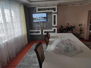 Quarto básico | Opções para refeição no quarto