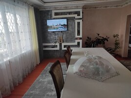 Basic Room | In-room dining