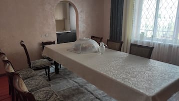 基本客房 | 房內用餐區