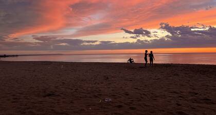 Mordialloc Fully Renovated Beachfront Oasis: Right across from the beach!