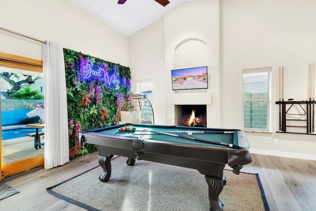 KING Bed, Firepit, Pool Table, Pool, Pet Friendly