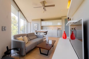 TV, video games, stereo, offices - Capitalia | The Green Retreat with Balcony Views (Ciudad de México)