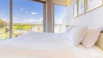 1 bedroom, travel cot, free WiFi, bed sheets