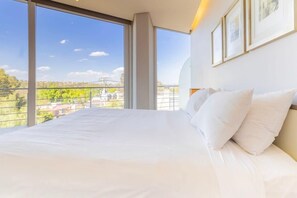 1 quarto, berço de viagem, Wi-Fi de cortesia, roupa de cama