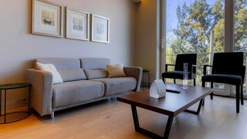 Televisión, videojuegos, estéreo, oficina