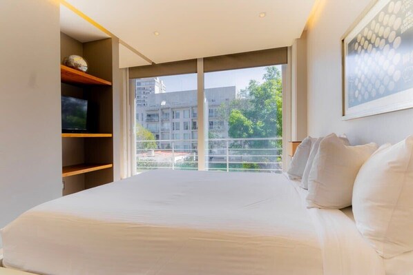 1 makuuhuone, työpöytä, vauvan matkasänky, internet