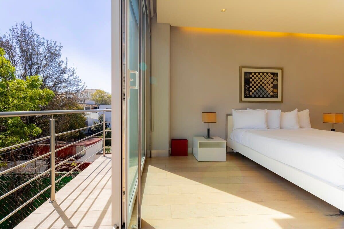 1 soveværelse, skrivebord, weekendseng, internetforbindelse