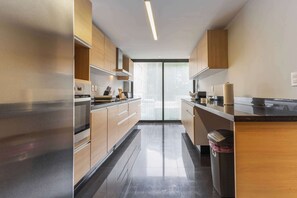 Fridge, microwave, oven, stovetop - Capitalia | Modern Haven (Ciudad de México)