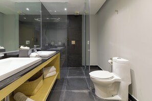 Shower, hair dryer, towels, soap - Capitalia | Polanco Loft (Ciudad de México)