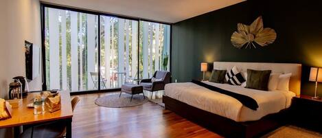 2 bedrooms, in-room safe, desk, iron/ironing board