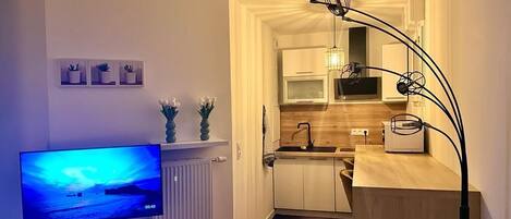 Réfrigérateur, micro-ondes, plaque de cuisson, lave-vaisselle