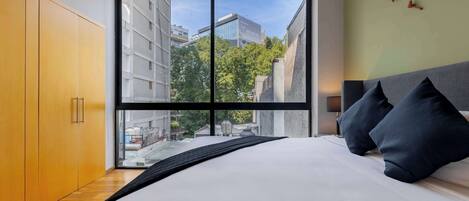 4 bedrooms, desk, travel crib, WiFi