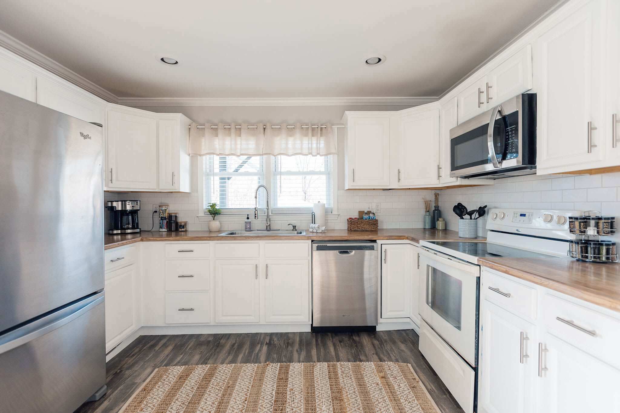 Frigorifero, microonde, forno, piano cottura