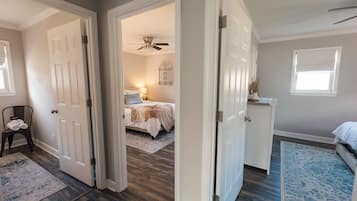 3 bedrooms, iron/ironing board, WiFi, bed sheets