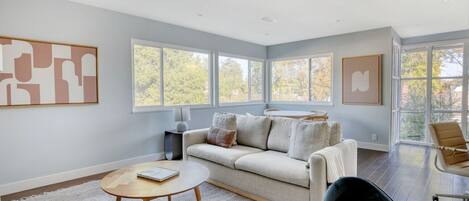 Télévision, chaîne hi-fi