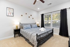 3 dormitorios, escritorio, tabla de planchar con plancha y wifi