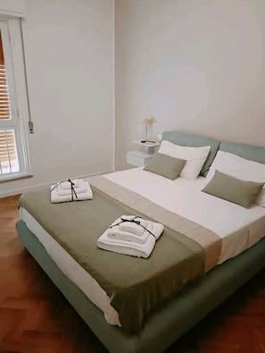 2 makuuhuonetta, silitysrauta/-lauta, Wi-Fi, vuodevaatteet