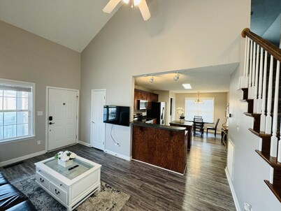 Convenient 4B/3b home & 2 car garage