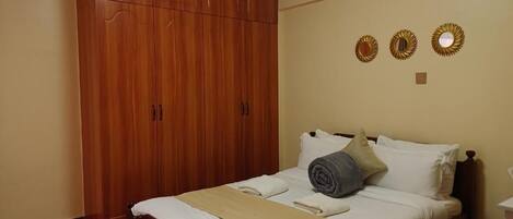 2 bedrooms, iron/ironing board, WiFi, bed sheets