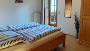 1 bedroom, bed sheets