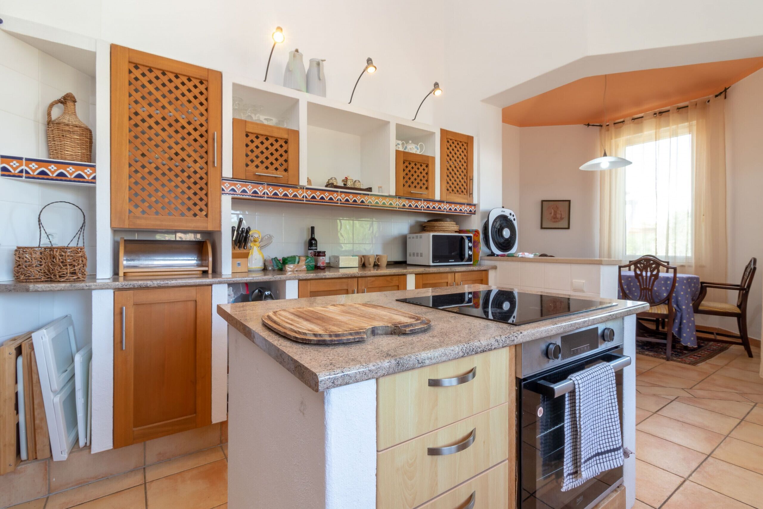 Refrigerador, microondas, horno y lavavajillas 