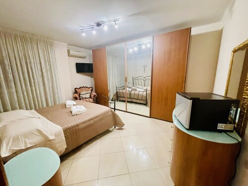 Beautiful luxurious house complete with every comfort, in the central area