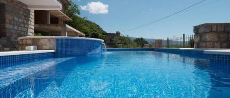 Piscina stagionale all'aperto