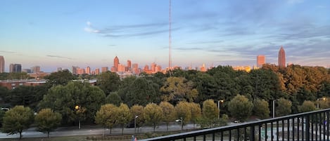 المنطقة المحيطة بالمنشأة